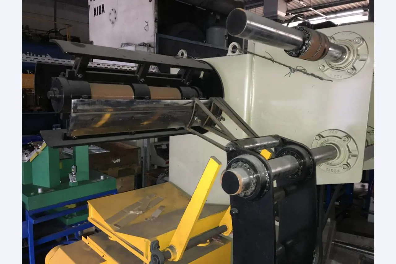 Máquinas e sistemas para o trabalho de metais e tecnologia de superfícies<br>-3