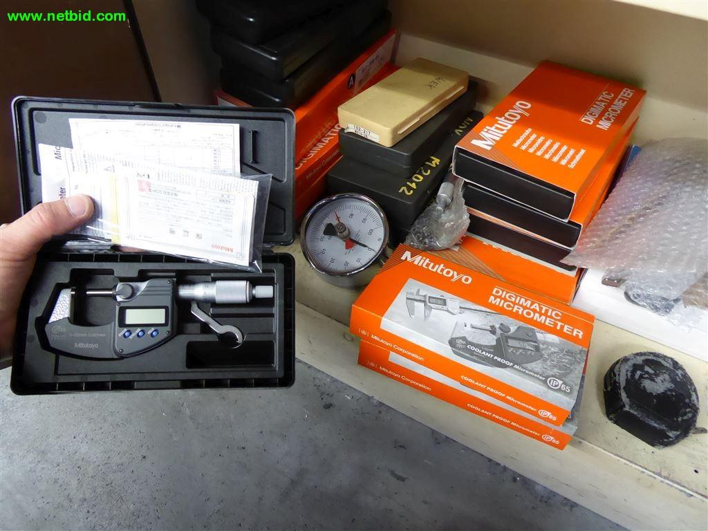 
Máquinas e sistemas para o trabalho de metais e tecnologia de superfícies<br>-11