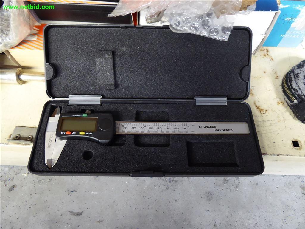 
Máquinas e sistemas para o trabalho de metais e tecnologia de superfícies<br>-12