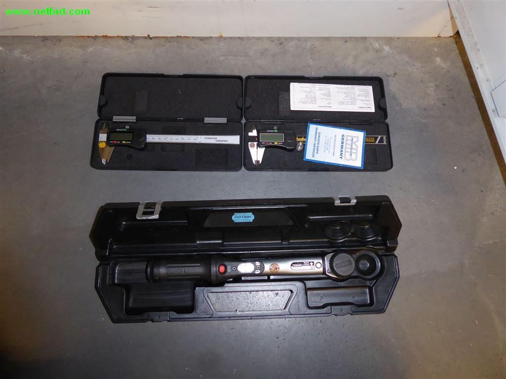 
Máquinas e sistemas para o trabalho de metais e tecnologia de superfícies<br>-16