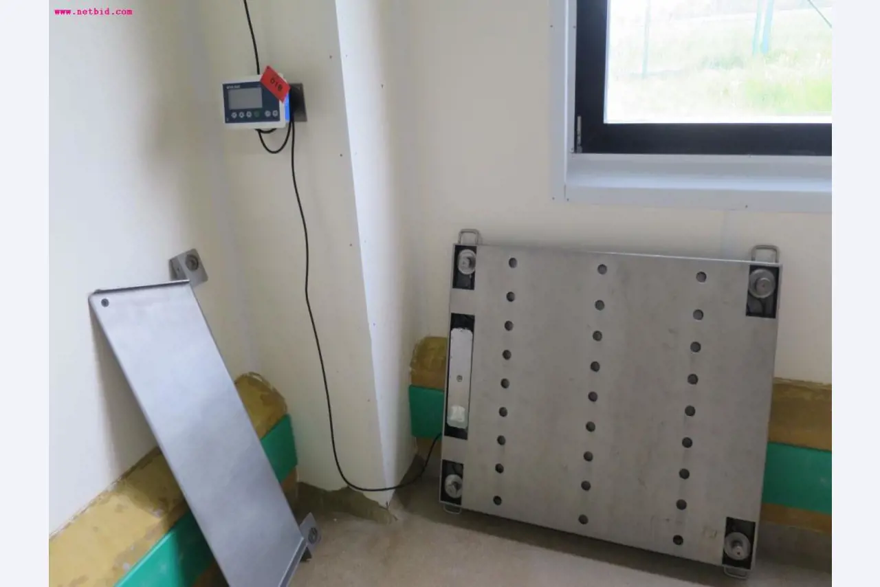 Máquinas de transformação de carnes e equipamento operacional e de escritório-3