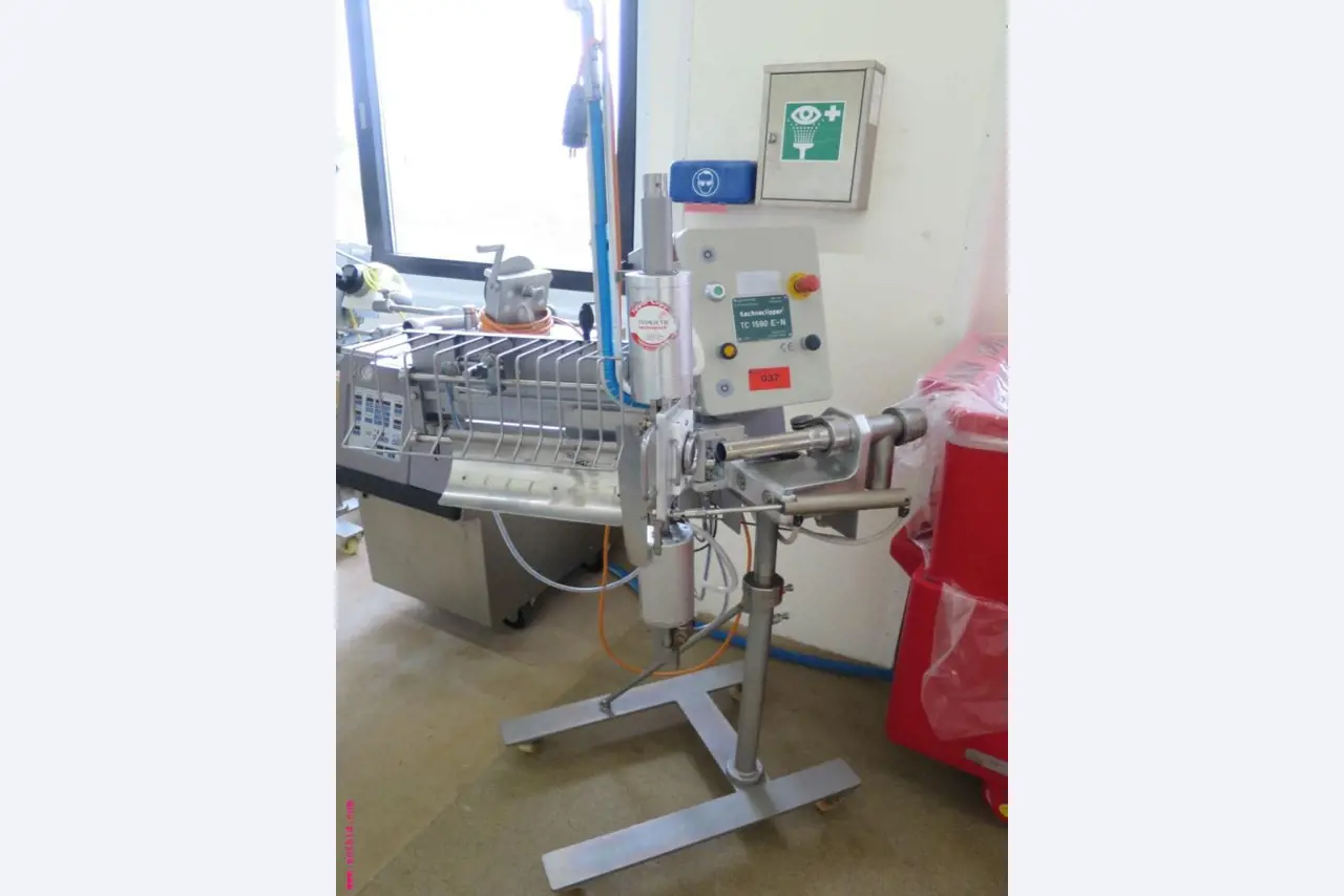 Máquinas de transformação de carnes e equipamento operacional e de escritório-1