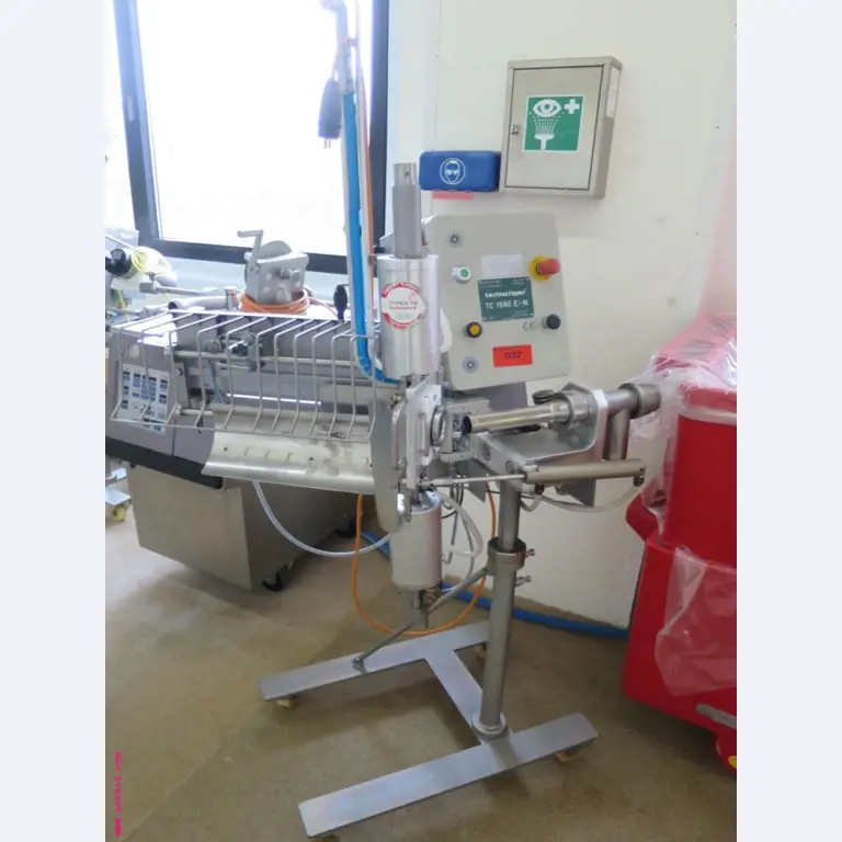 Máquinas de transformação de carnes e equipamento operacional e de escritório-1