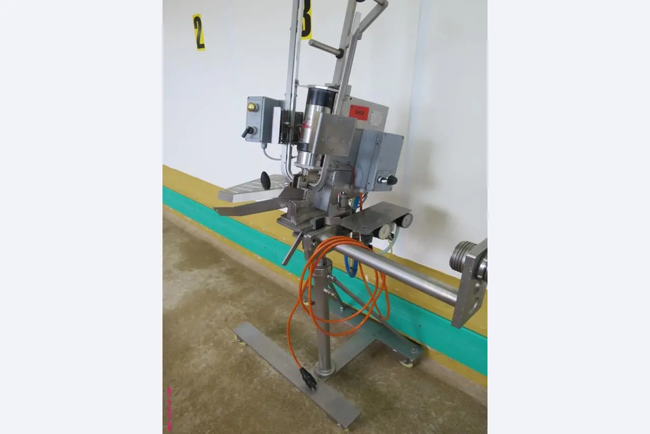 Máquinas de transformação de carnes e equipamento operacional e de escritório-1