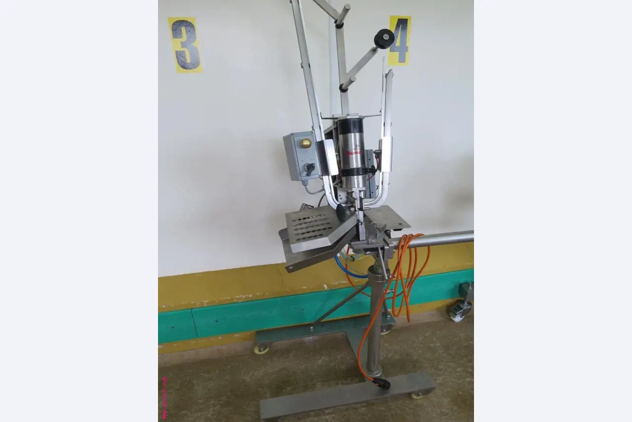 Máquinas de transformação de carnes e equipamento operacional e de escritório-2