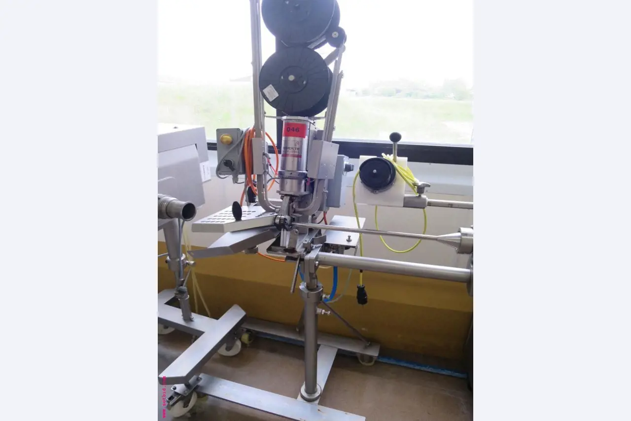 Máquinas de transformação de carnes e equipamento operacional e de escritório-1