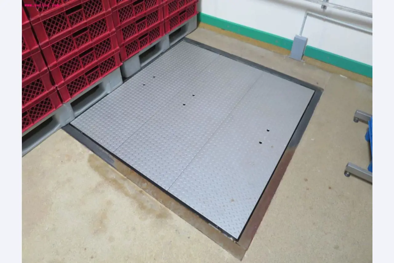 Máquinas de transformação de carnes e equipamento operacional e de escritório-2