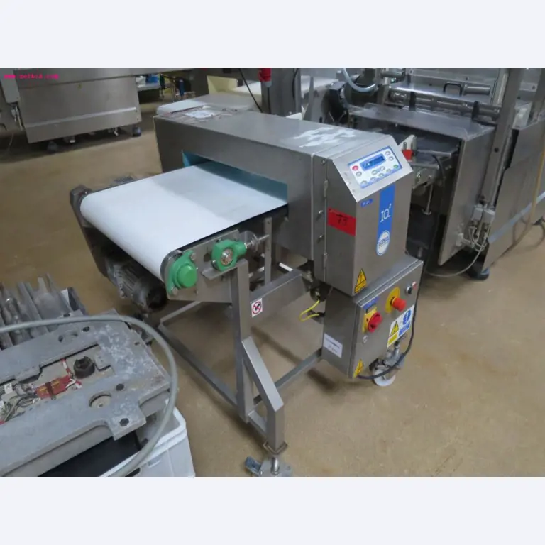 Máquinas de transformação de carnes e equipamento operacional e de escritório-1