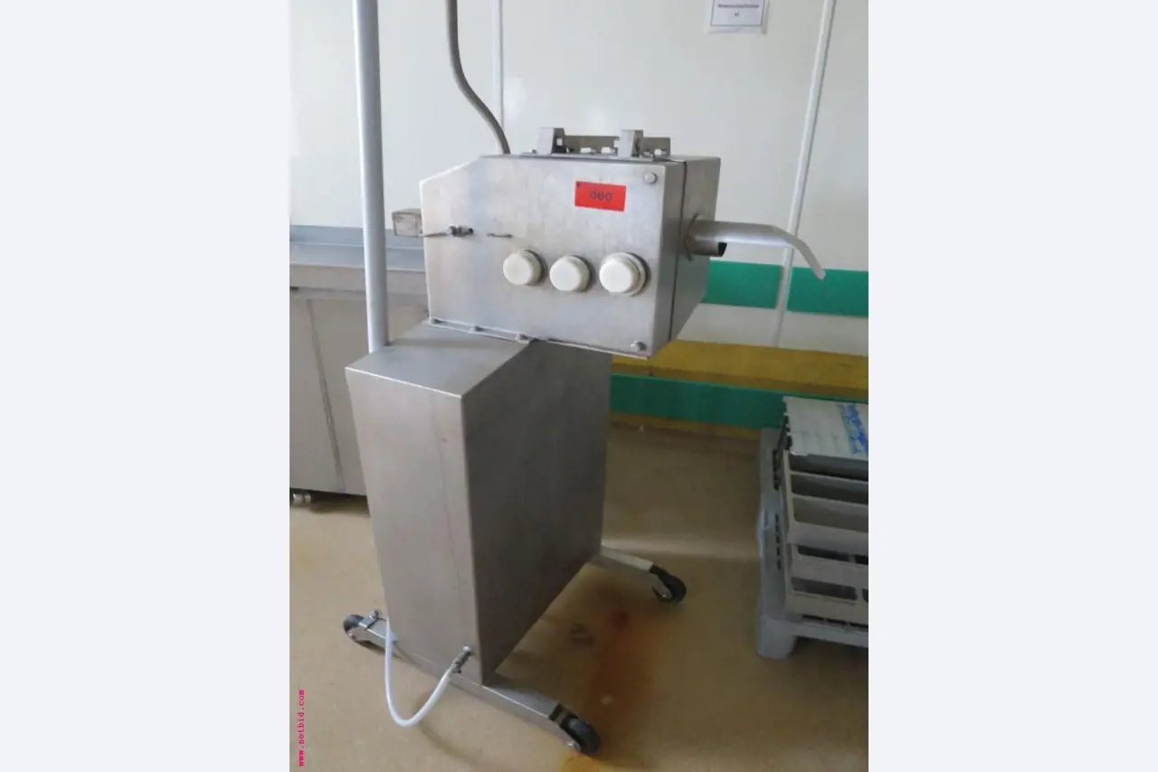 Máquinas de transformação de carnes e equipamento operacional e de escritório-1