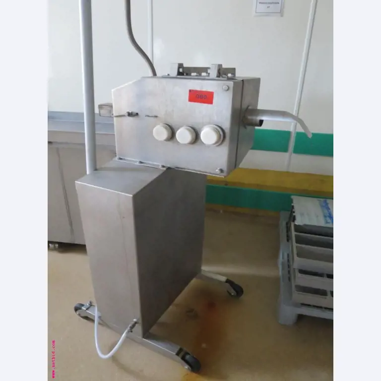 Máquinas de transformação de carnes e equipamento operacional e de escritório-1