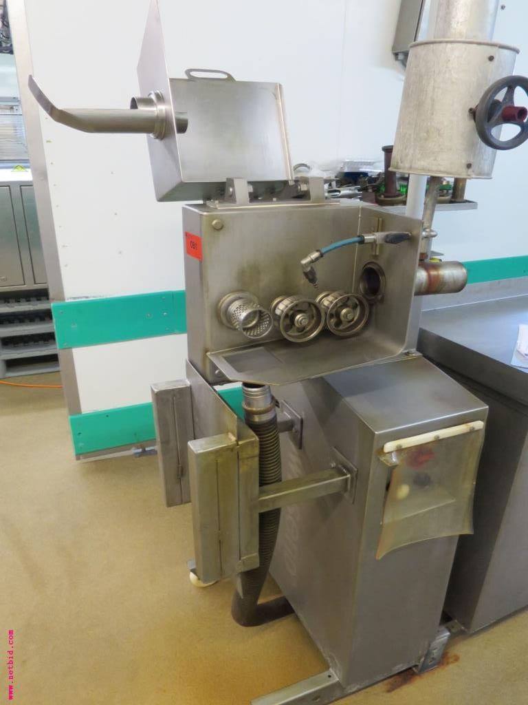 Máquinas de transformação de carnes e equipamento operacional e de escritório-1