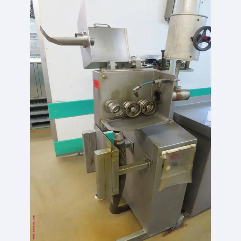 Máquinas de transformação de carnes e equipamento operacional e de escritório-1