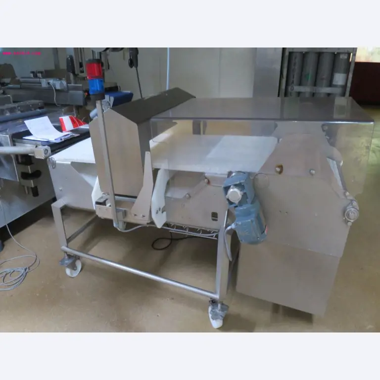 Máquinas de transformação de carnes e equipamento operacional e de escritório-4