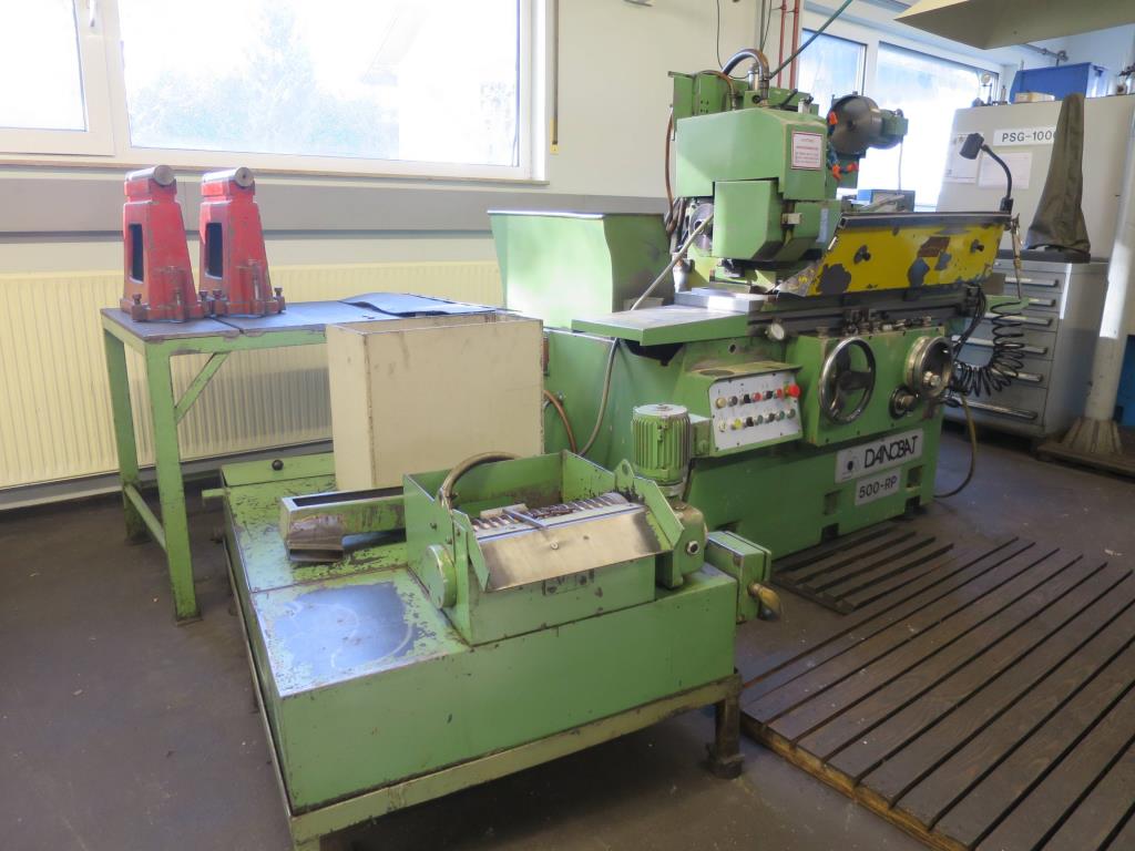 dobro vzdrževani stroji za obdelavo kovin.-2