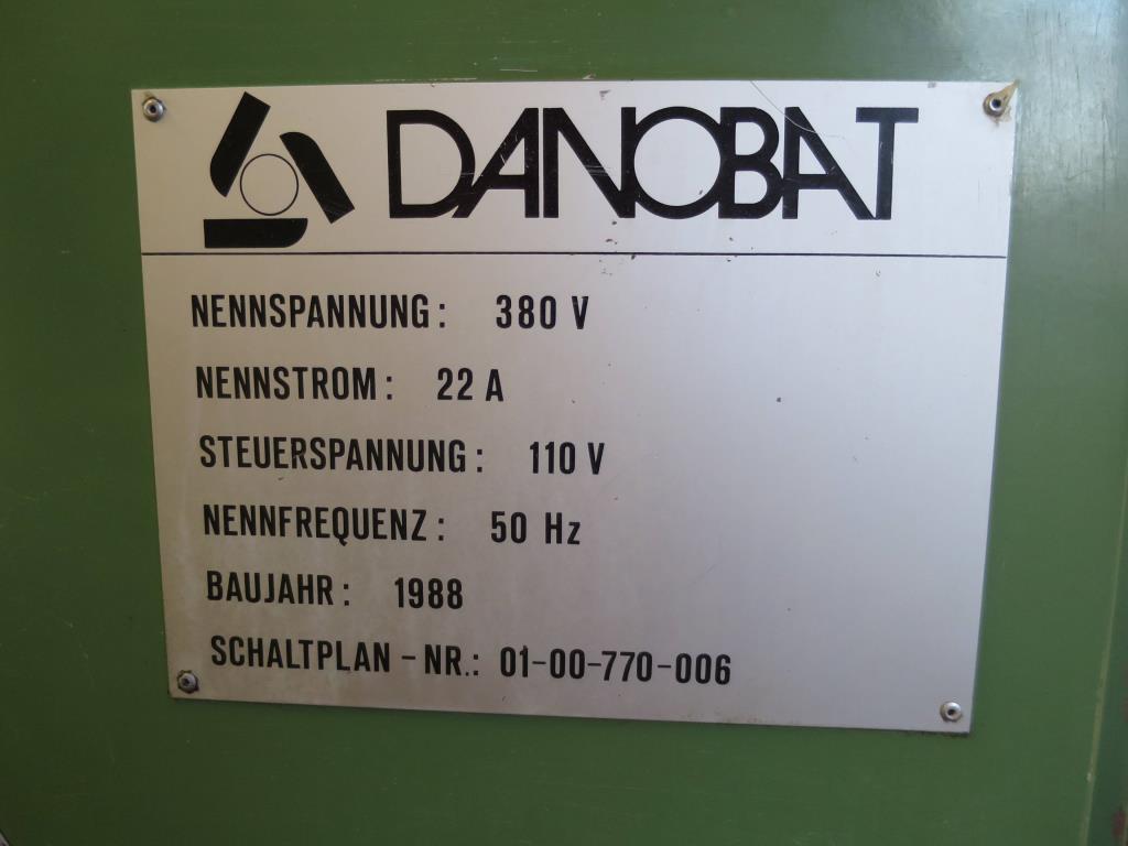 dobro vzdrževani stroji za obdelavo kovin.-7