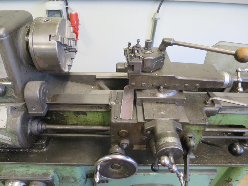 dobro vzdrževani stroji za obdelavo kovin.-4