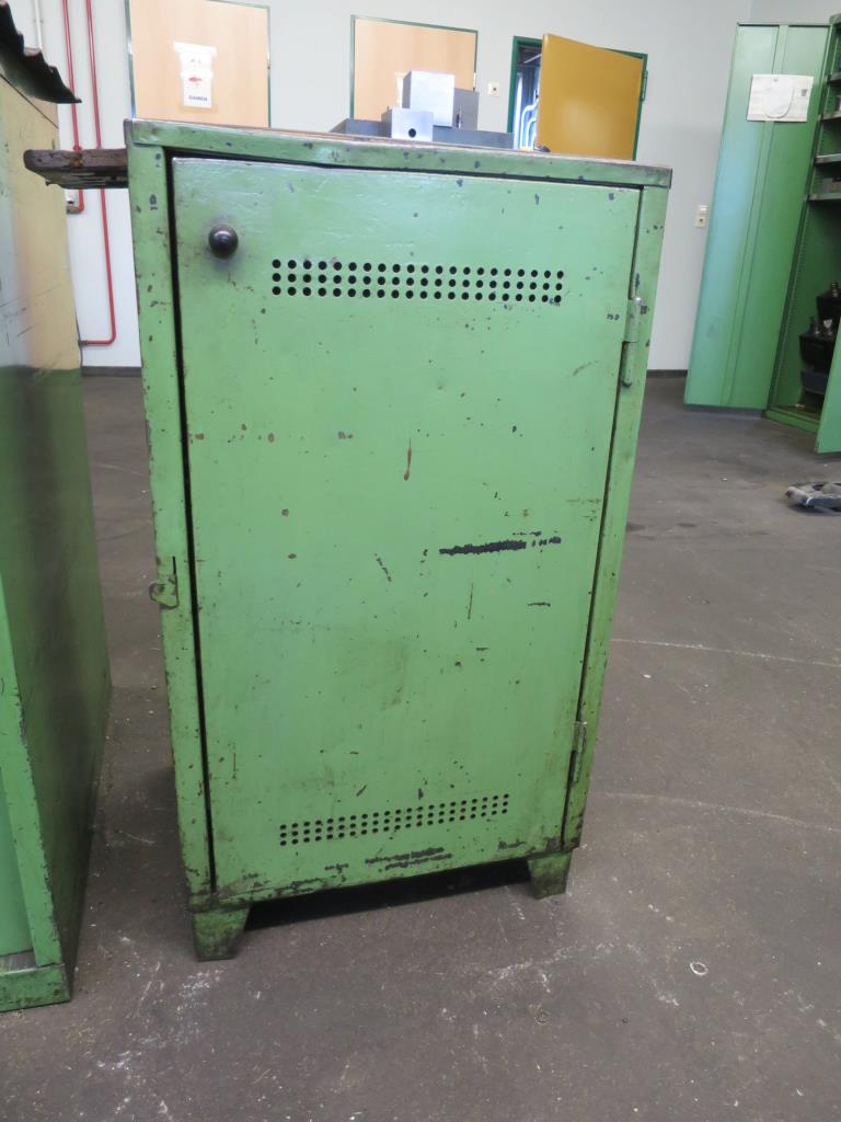 dobro vzdrževani stroji za obdelavo kovin.-5