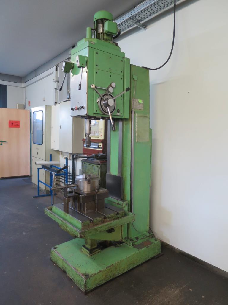 des machines à travailler le métal bien entretenues-1