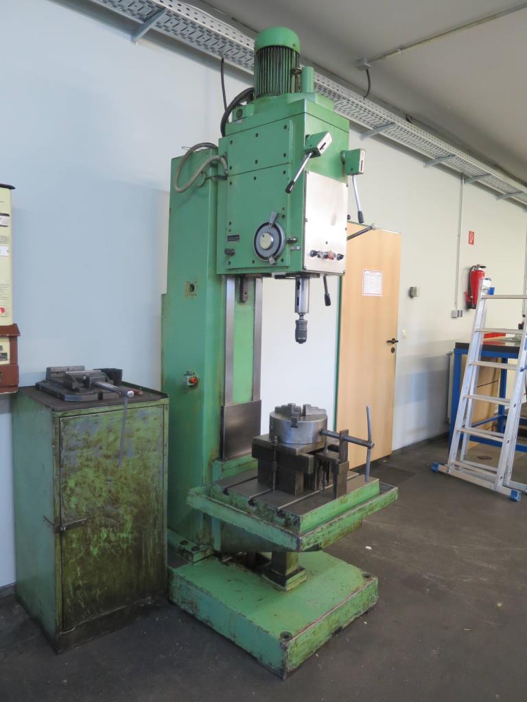 des machines à travailler le métal bien entretenues-2