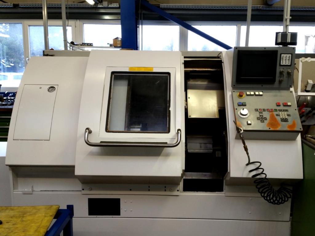 dobro vzdrževani stroji za obdelavo kovin.-2