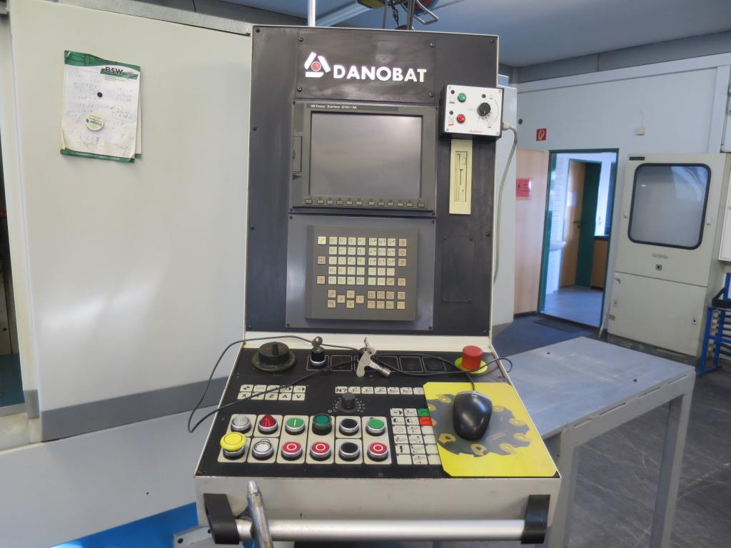 dobro vzdrževani stroji za obdelavo kovin.-8