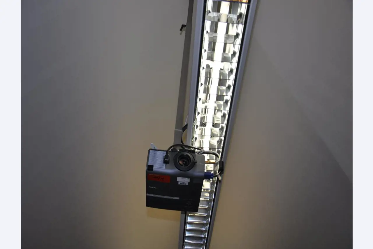 interaktive Lehrmittel, Schulmobiliar, Mobilar Klassenzimmer, Klavier, Smartboards und Kantinenausstattung-2