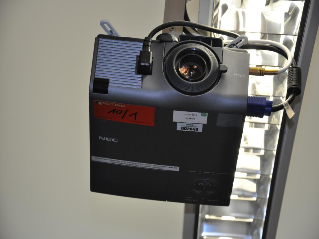 interaktive Lehrmittel, Schulmobiliar, Mobilar Klassenzimmer, Klavier, Smartboards und Kantinenausstattung-3