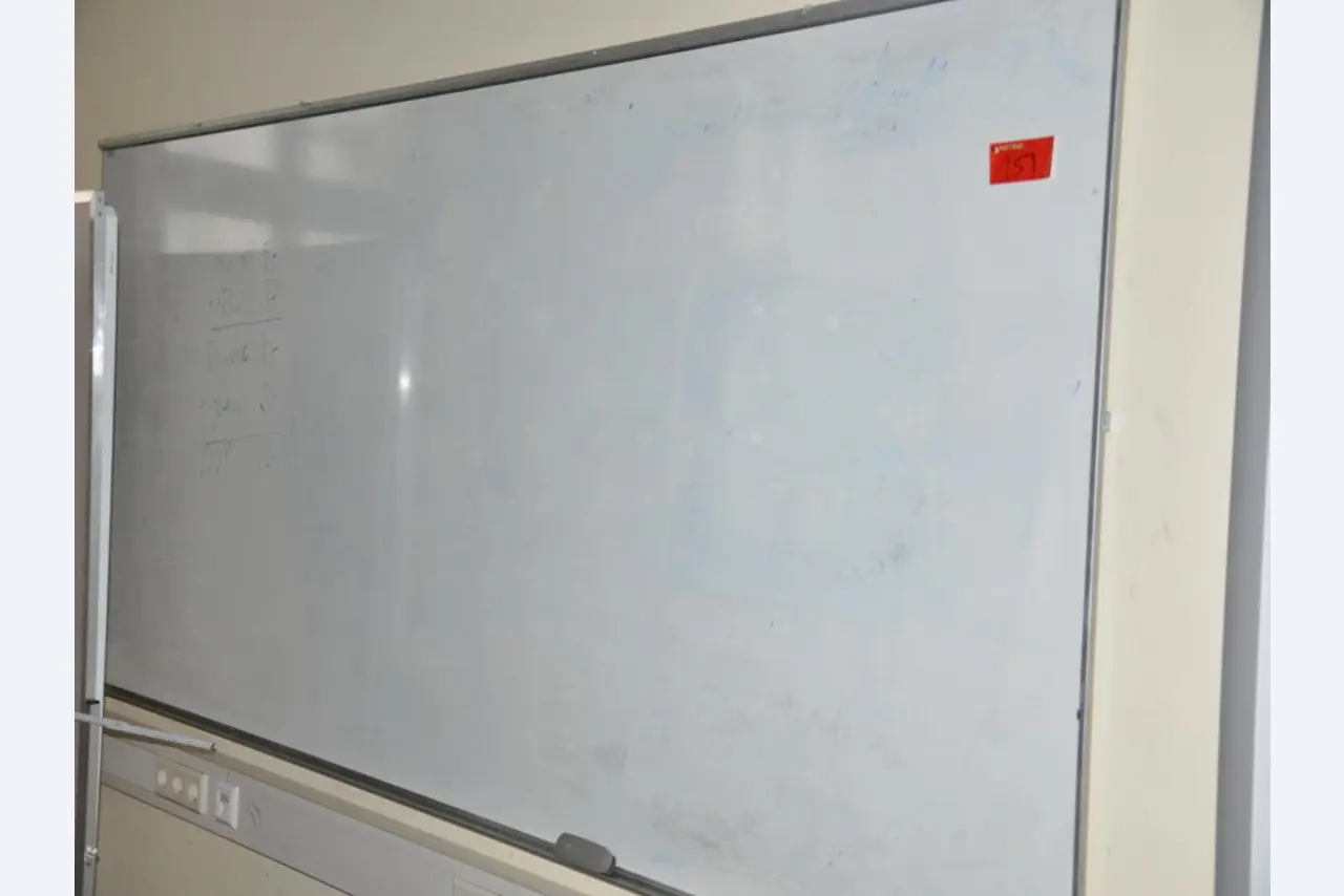 interaktive Lehrmittel, Schulmobiliar, Mobilar Klassenzimmer, Klavier, Smartboards und Kantinenausstattung-1