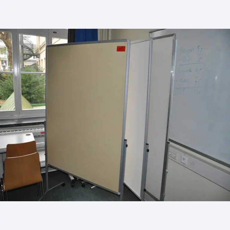 interaktive Lehrmittel, Schulmobiliar, Mobilar Klassenzimmer, Klavier, Smartboards und Kantinenausstattung-2