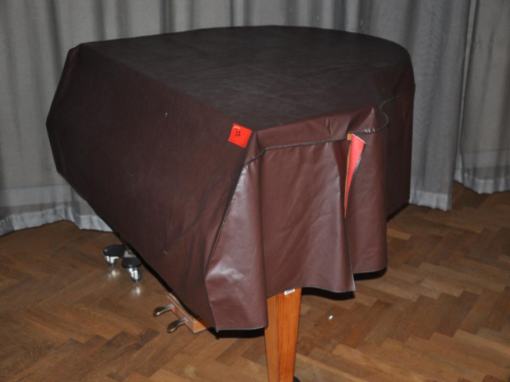 interaktive Lehrmittel, Schulmobiliar, Mobilar Klassenzimmer, Klavier, Smartboards und Kantinenausstattung-3
