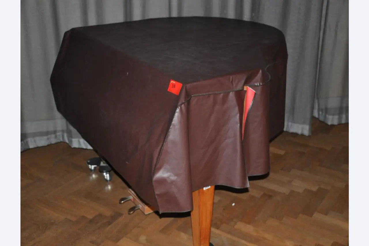 interaktive Lehrmittel, Schulmobiliar, Mobilar Klassenzimmer, Klavier, Smartboards und Kantinenausstattung-3