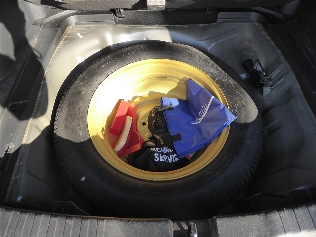 2-axle tractor unit with special cine trailer-8