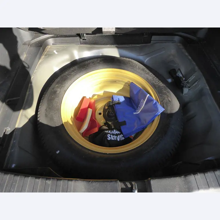 2-axle tractor unit with special cine trailer-8