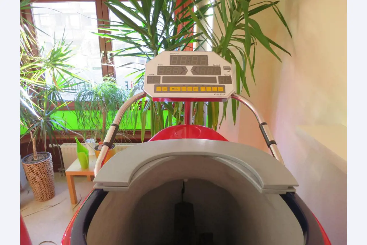 gepflegte Sport-/Fitness- und<br>Ergotherapiegeräte-3