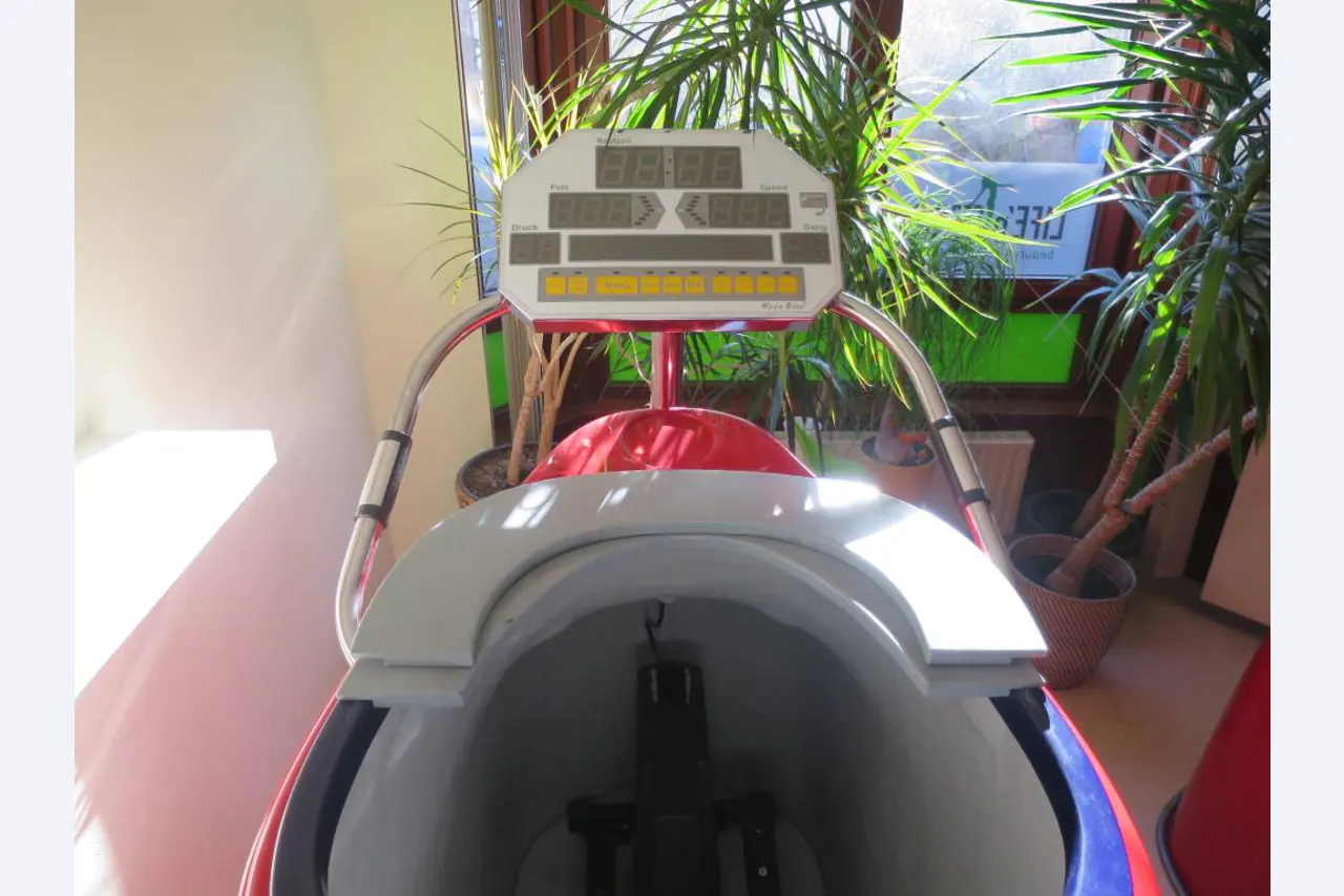 gepflegte Sport-/Fitness- und<br>Ergotherapiegeräte-3