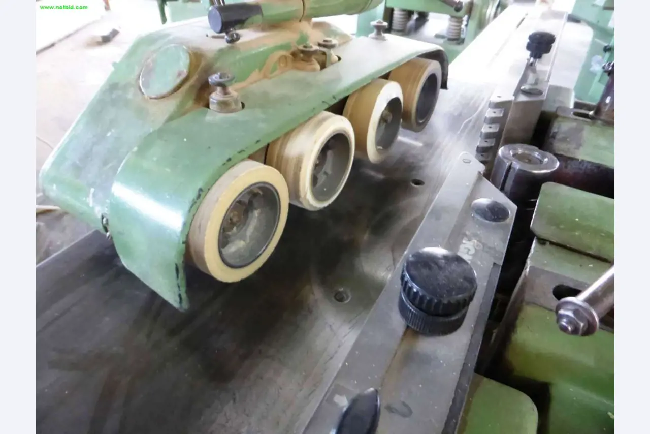 Schrijnwerkmachines voor raam <br>en meubelbouw
-3