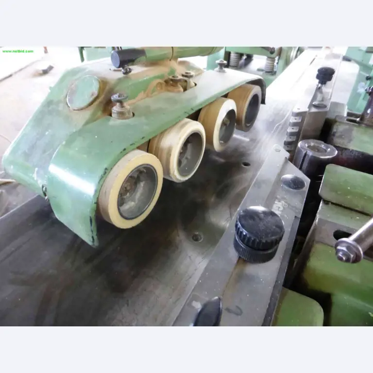 Schrijnwerkmachines voor raam <br>en meubelbouw
-3