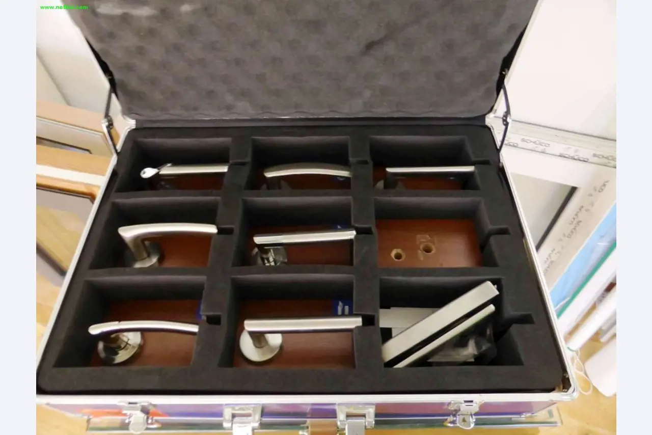 Tischlereimaschinen für Fenster- <br>und Möbelbau
-1