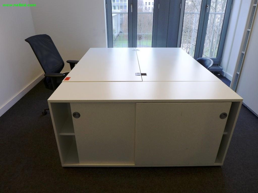 hochwertige Büro- und Besprechungsmöbel-1