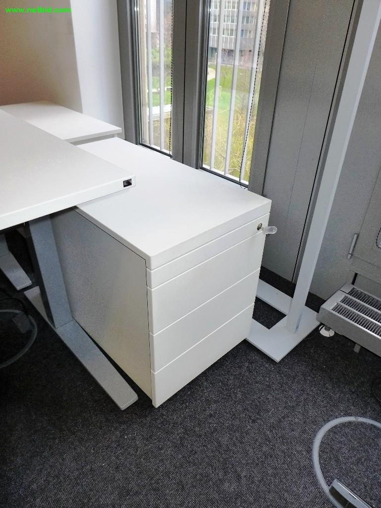 hochwertige Büro- und Besprechungsmöbel-8