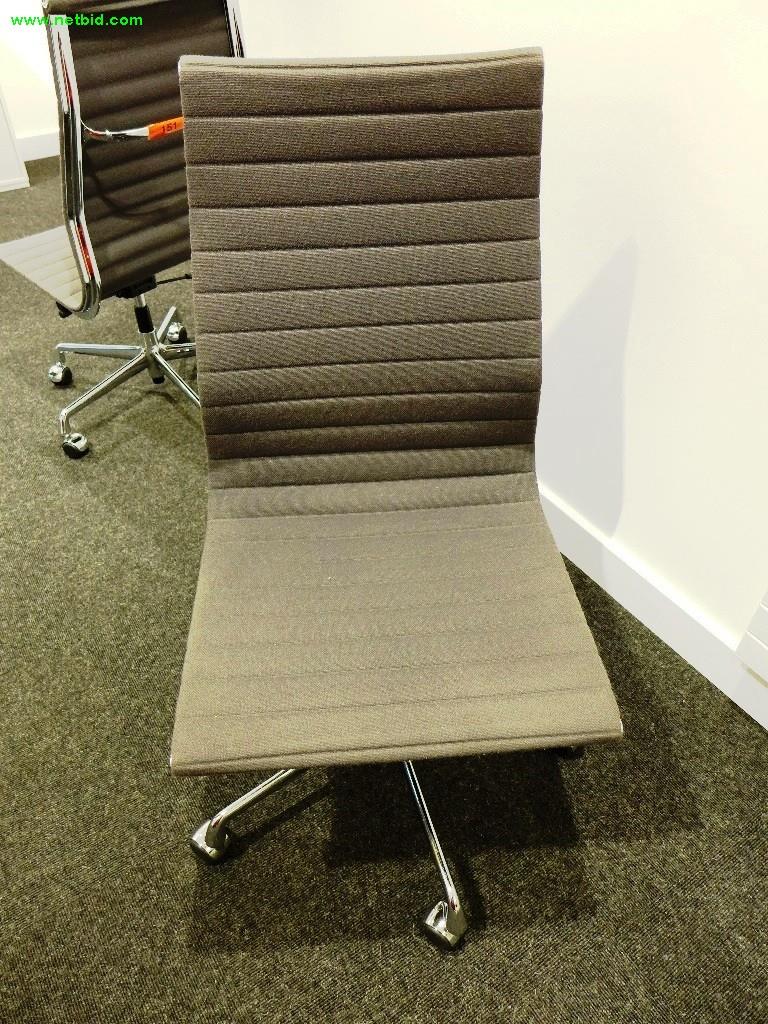 hochwertige Büro- und Besprechungsmöbel-1