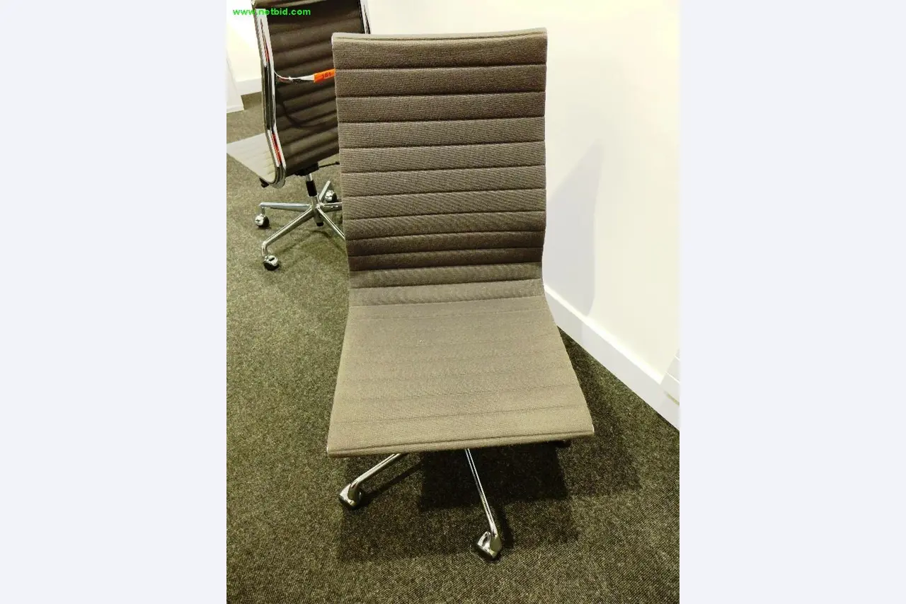 hochwertige Büro- und Besprechungsmöbel-1