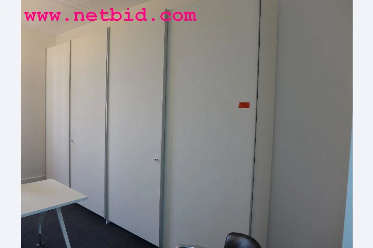 hochwertige Büro- und Besprechungsmöbel-2