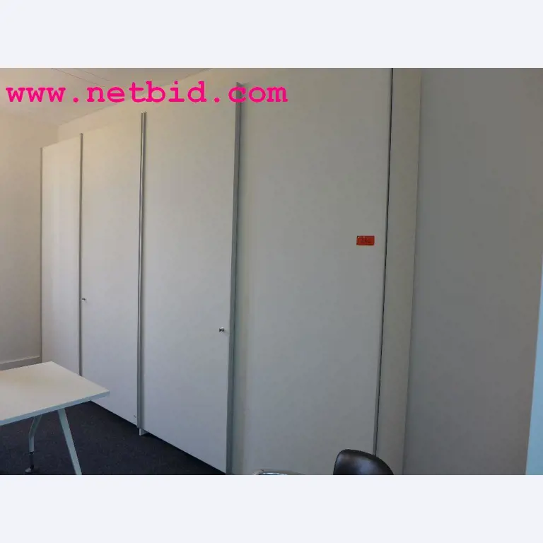 hochwertige Büro- und Besprechungsmöbel-2