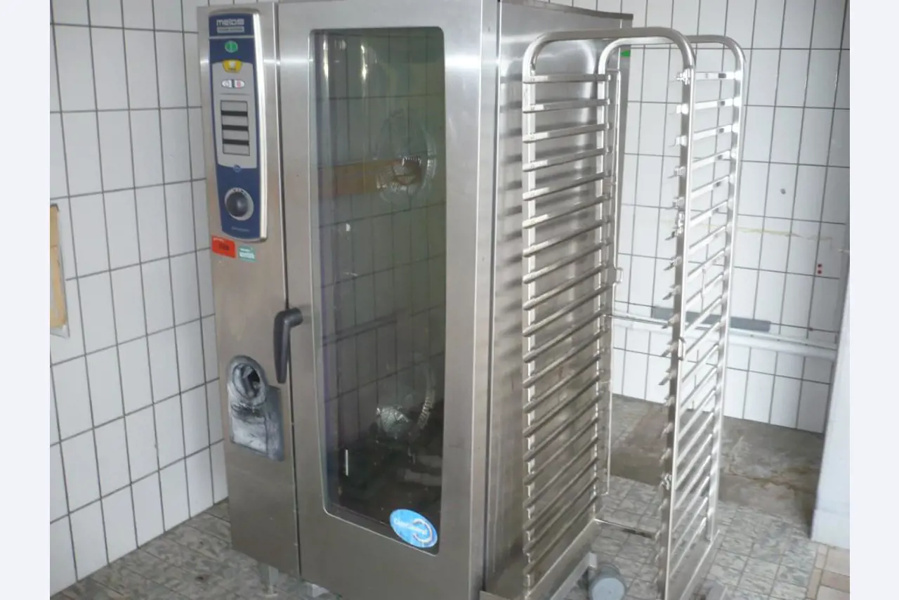 Large kitchen amenities, cold storage cells <br> and catering equipment-1