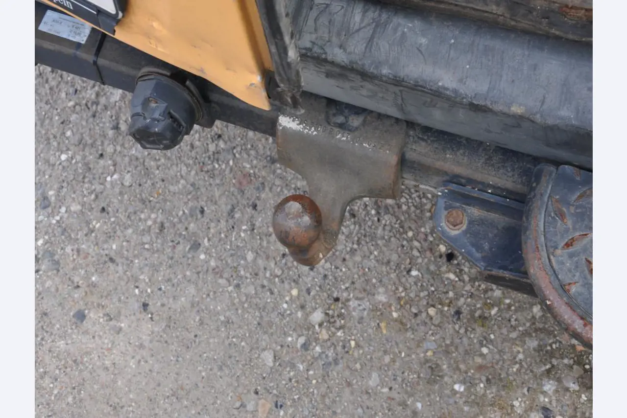 Moderne, goed onderhouden bouwvoertuigen en andere mechanische apparatuur uit de weg- en waterbouwsector-8