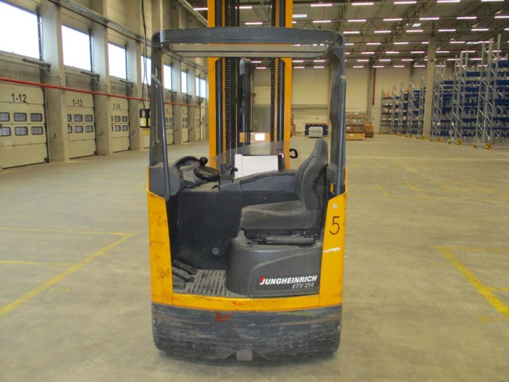 1 lot of industrial trucks-12