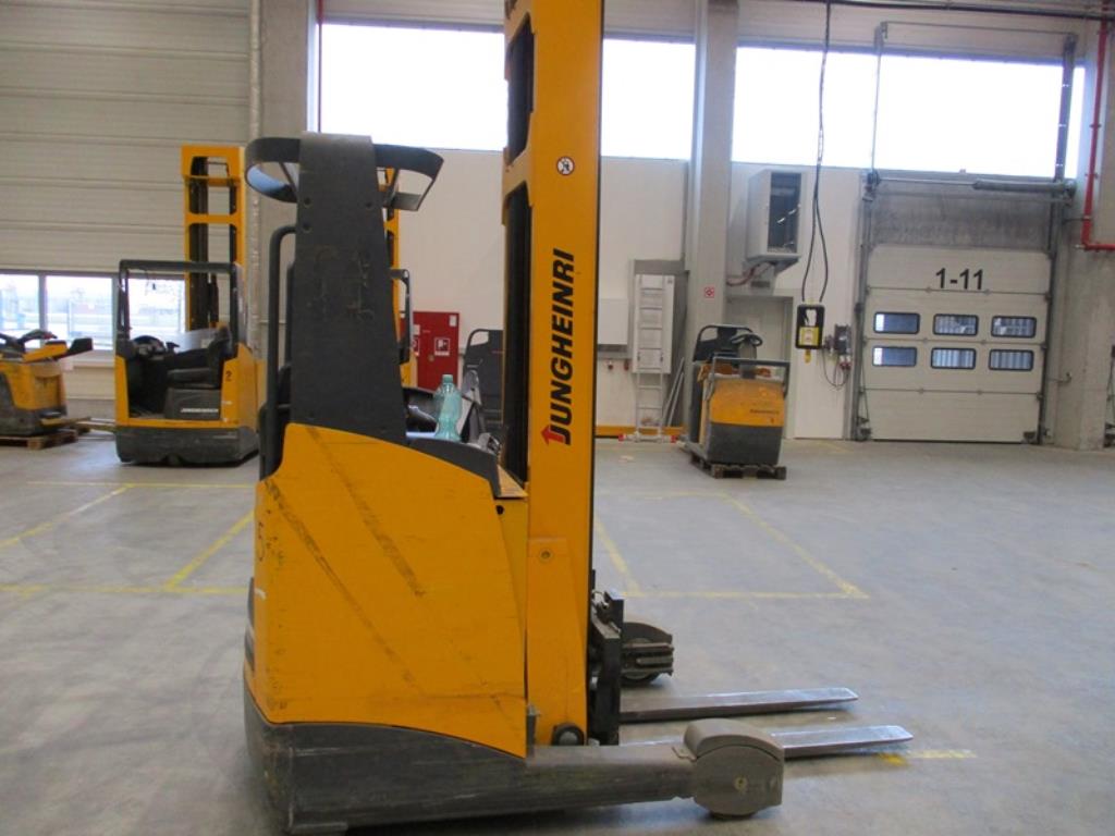 1 lot of industrial trucks-13