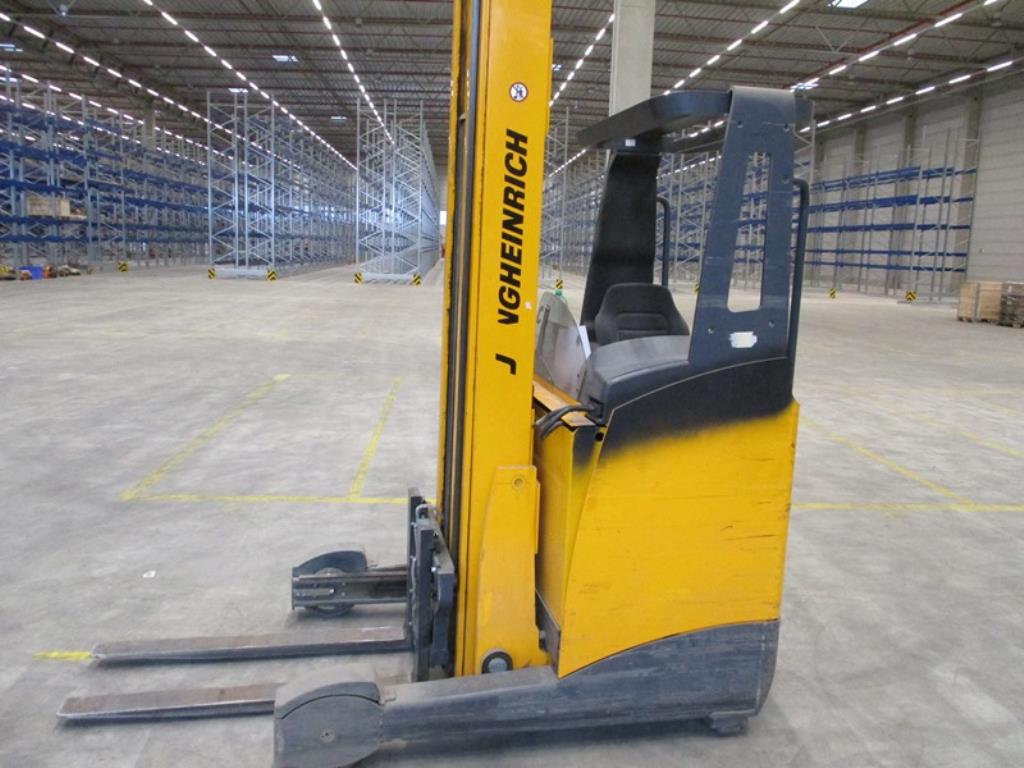 1 lot of industrial trucks-1