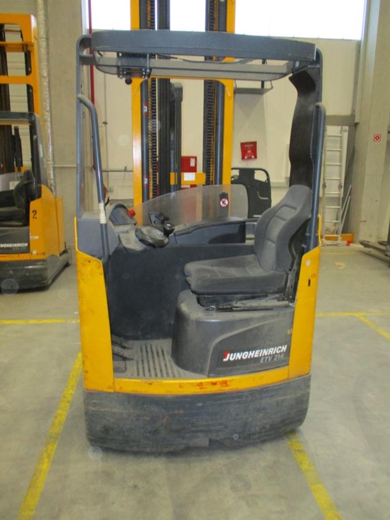 1 lot of industrial trucks-17